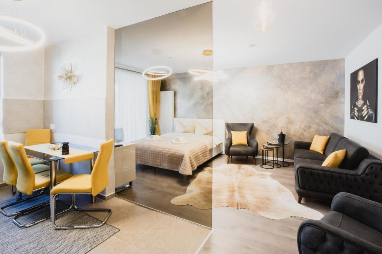 Royal Apartment Brasov Exterior photo