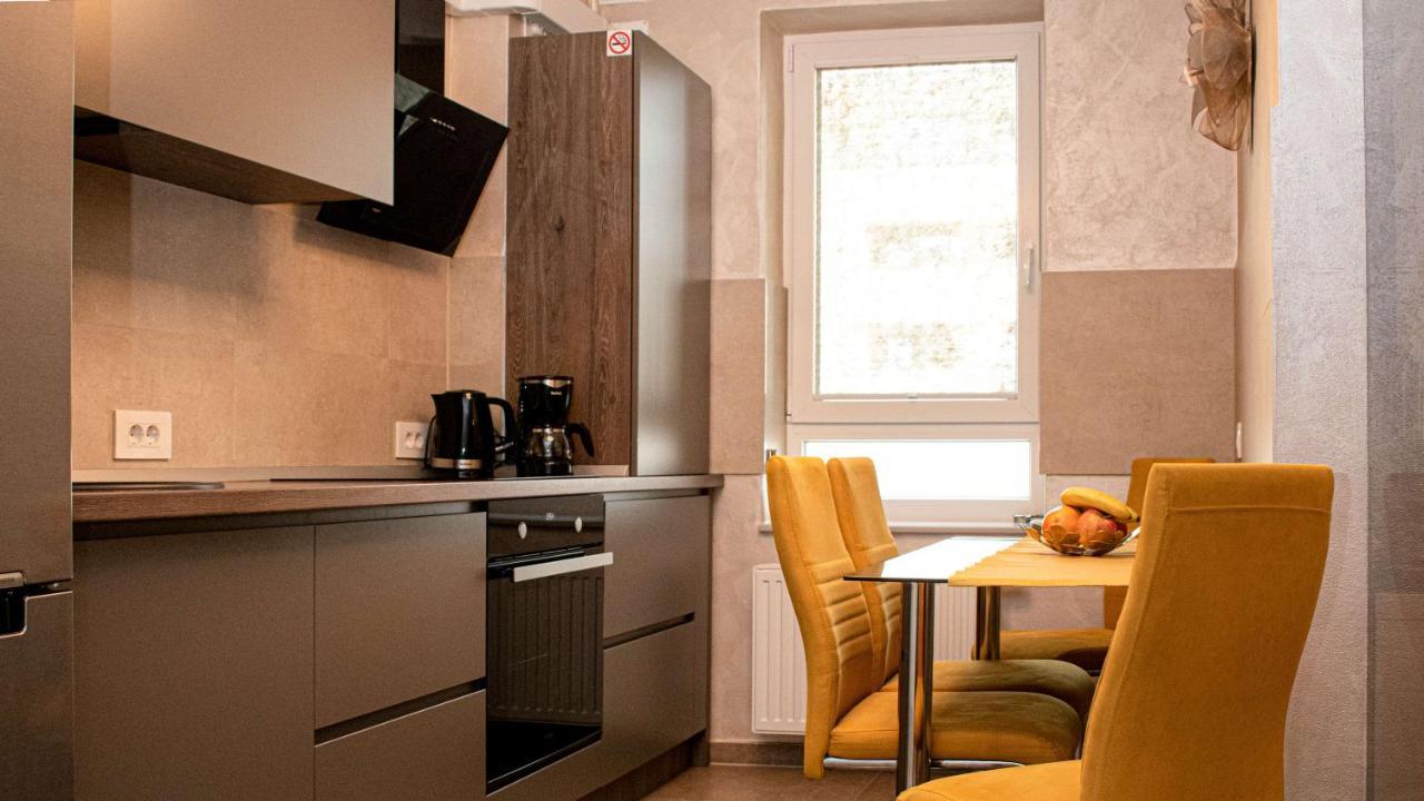 Royal Apartment Brasov Exterior photo